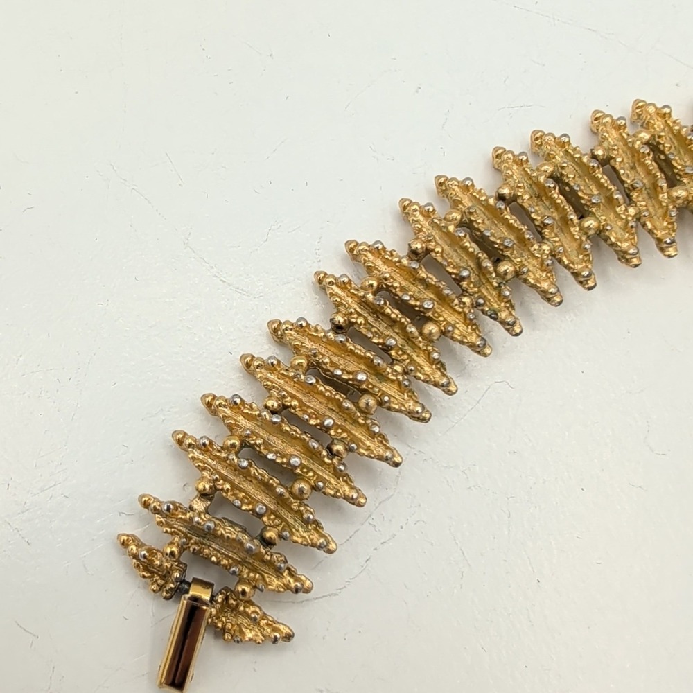 Vintage Avon Brutalist Gold Tone Textured Nugget Link Bracelet - Picture 8 of 16